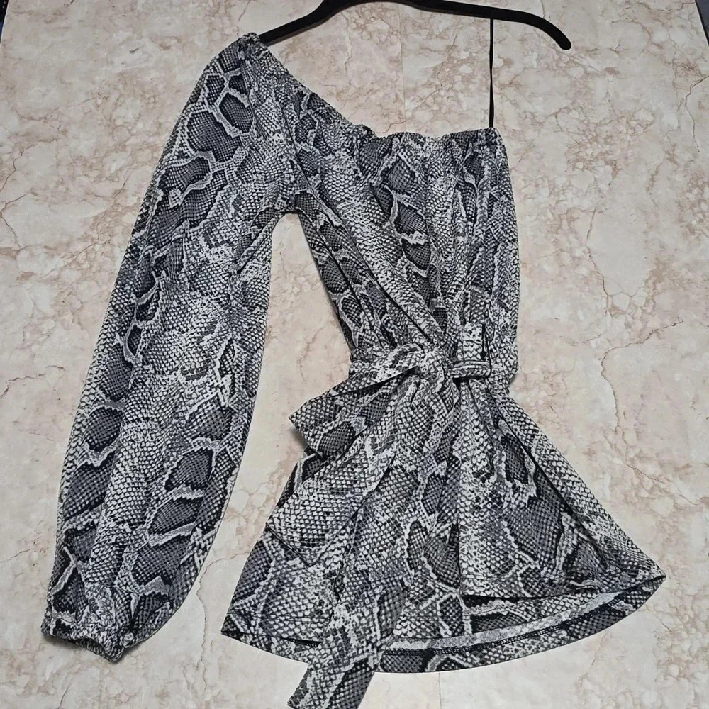 Michael Kors | Off the Shoulder Blouse | Ladies |  Black & White | Size XS - Picture 3 of 8